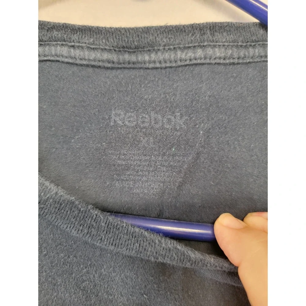 Reebok Vintage black tshirt with blue and white skull design, sz XL - Picture 4 of 5